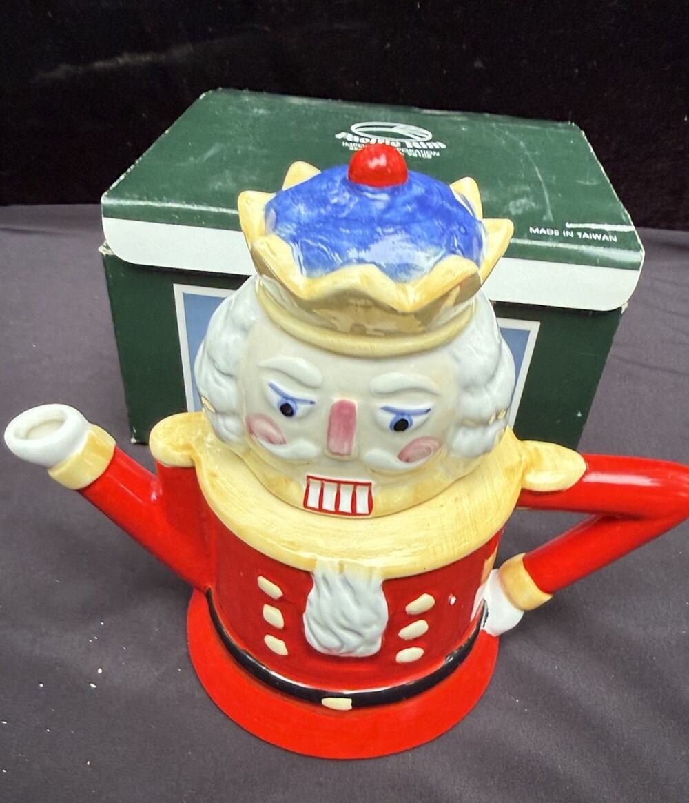 Ceramic Nutcracker Tea Pot Seasonal Home Decor Collectible Pacific Rim In Box!